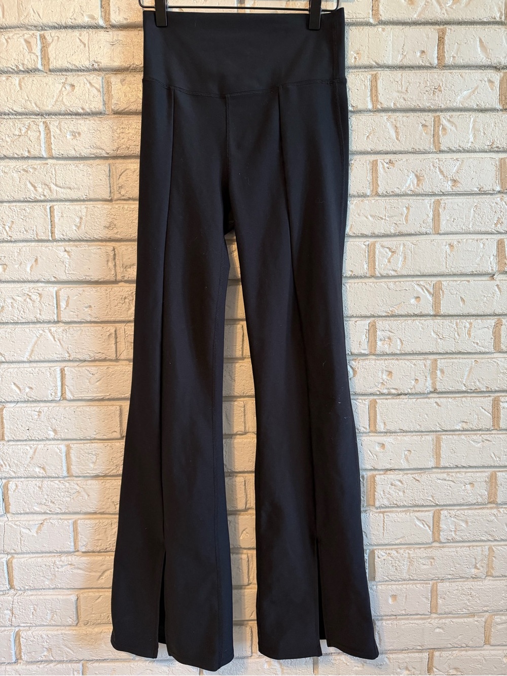 Abercrombie & Fitch YPB sculptLUX Split Flare Leggings
